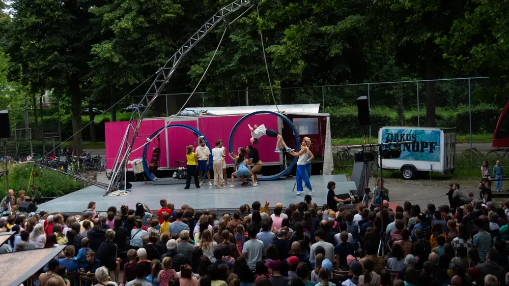 Zirkus Chnopf 2024: louan back wide