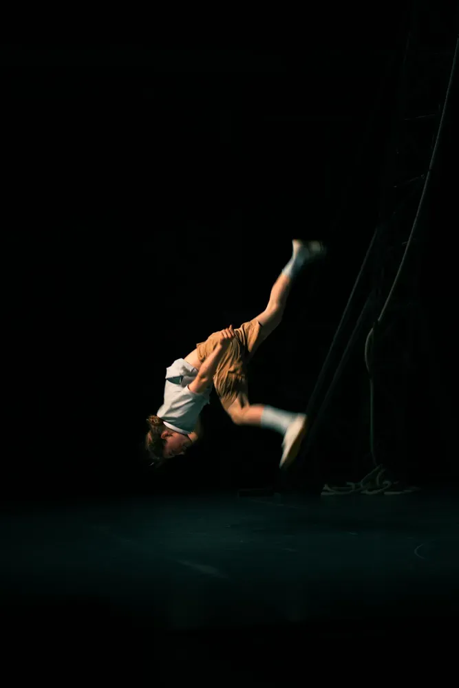 Zirkus Chnopf 2025: louan seitwaertssalto