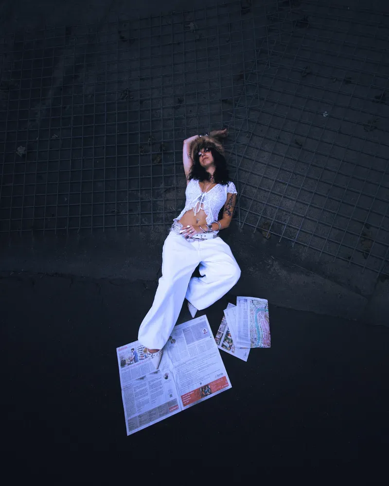 Fotoshooting Zoe: zoe hoch gitter ligen