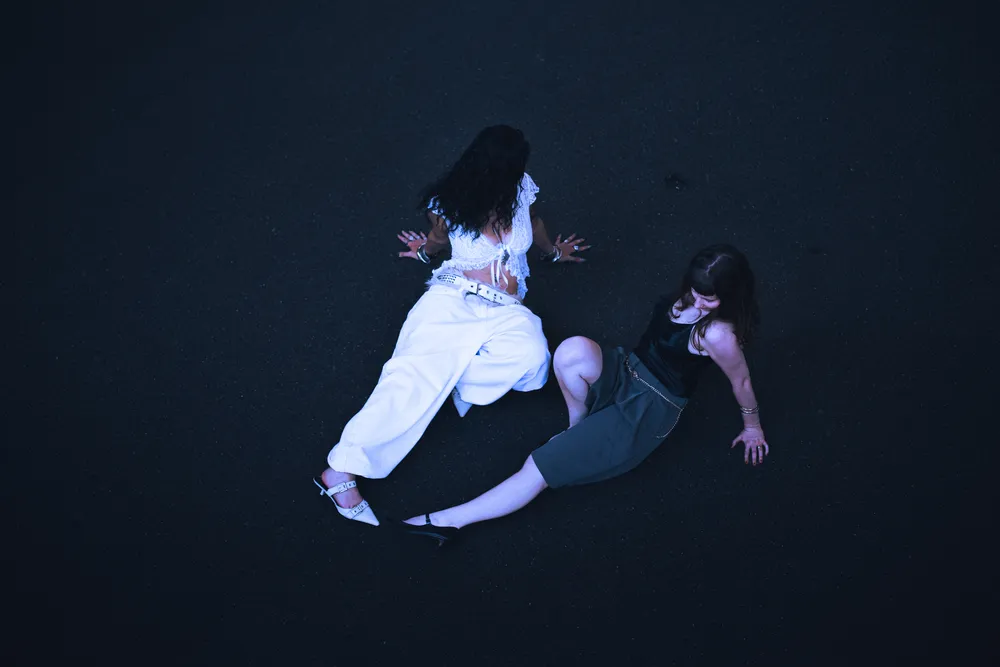 zoe-anouk-fuesse-zusammen